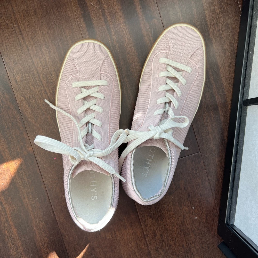 Rothy’s Original Lace-Ups in blush pink